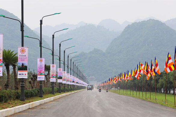 treo băng rôn lễ phật đản